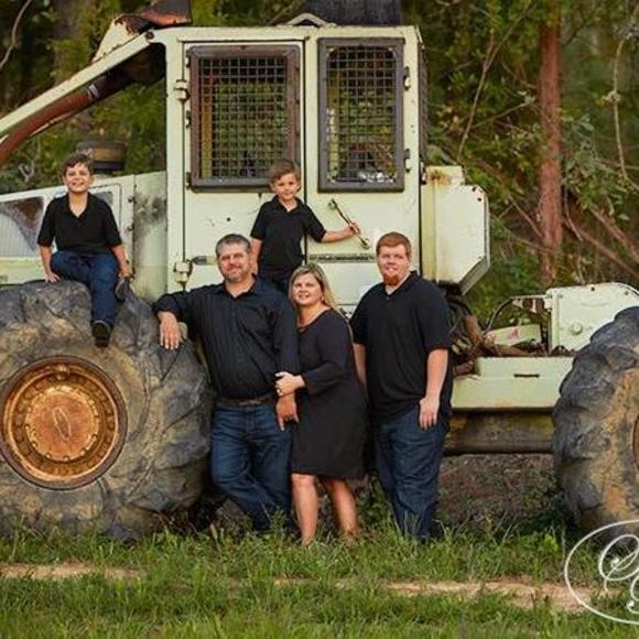 Meet your Posher, Laura - Picture 1 of 1